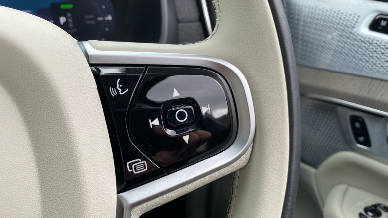 Volvo XC90 2.0 T8 PHEV Ultra Dark 5dr AWD Geartronic Estate